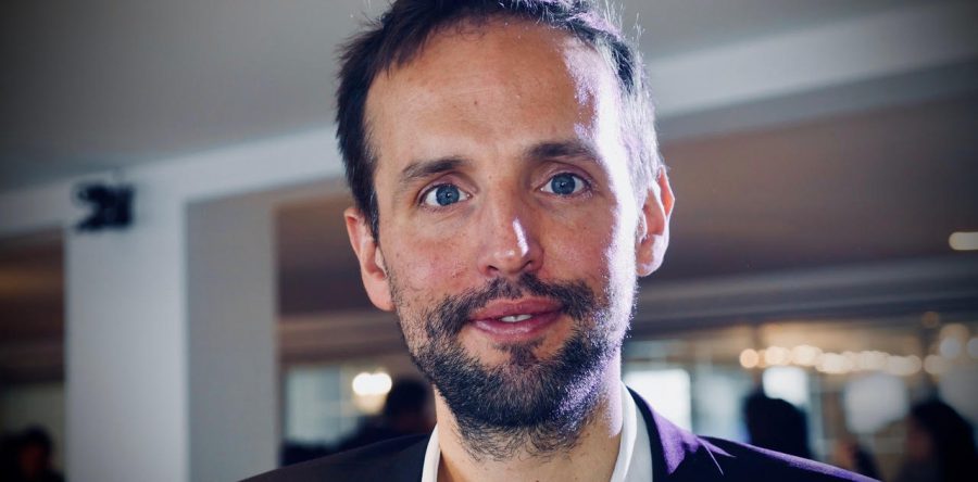 Thomas Rudelle, AXA : ” Le chatbot doit être accompagné par de l’humain”