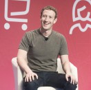Zuck et le reste du monde. Facebook : 62 % des Apps téléchargées