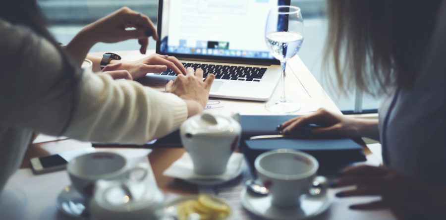 Quand les entreprises laissent leurs collaborateurs piloter leurs réseaux sociaux