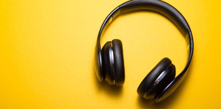 Podcast natif : 15.5 millions d’écoutes en moyenne par mois (Baromètre Acast)